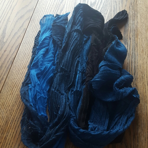 Scarf - Picture 1 of 2